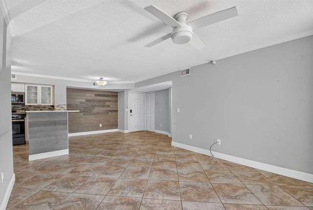110 YACHT CLUB Way 103, Hypoluxo, FL 33462