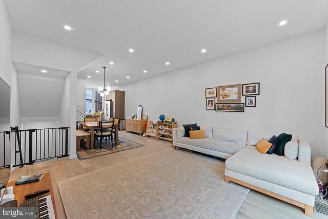 312 POPLAR ST, Philadelphia, PA 19123