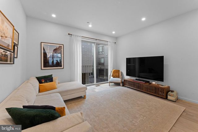 312 POPLAR ST, Philadelphia, PA 19123