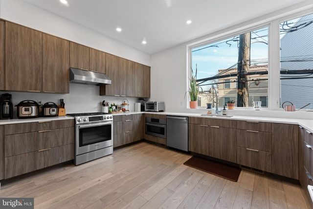 312 POPLAR ST, Philadelphia, PA 19123