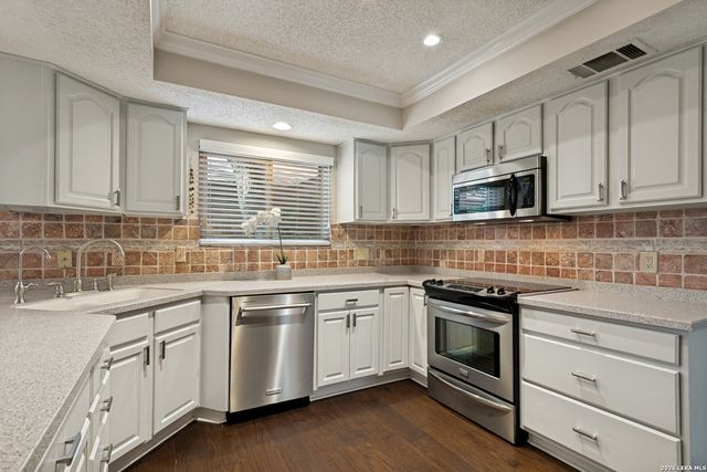 3715 CASTLE CREST ST, San Antonio, TX 78230