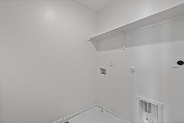 619 Gemsbok RD, Hutto, TX 78634
