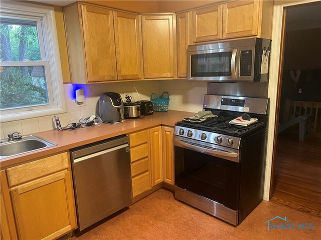 1120 Lewis, Rossford, OH 43460