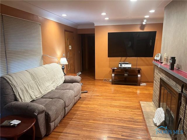 1120 Lewis, Rossford, OH 43460