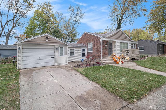 1815 E Lincoln Street, Birmingham, MI 48009