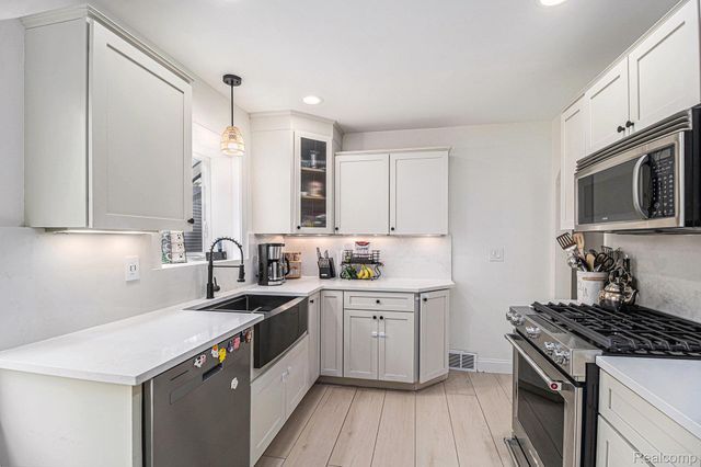1815 E Lincoln Street, Birmingham, MI 48009