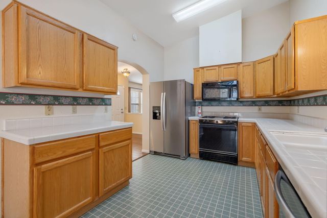 2434 W Buena Vista Avenue, Visalia, CA 93291