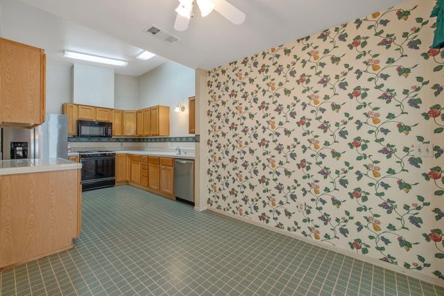 2434 W Buena Vista Avenue, Visalia, CA 93291