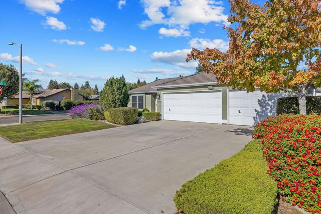 2434 W Buena Vista Avenue, Visalia, CA 93291