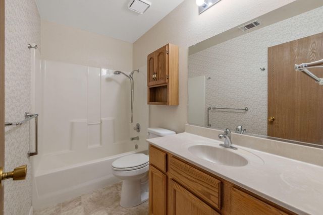 2434 W Buena Vista Avenue, Visalia, CA 93291