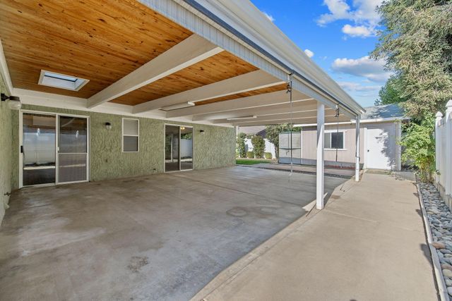 2434 W Buena Vista Avenue, Visalia, CA 93291