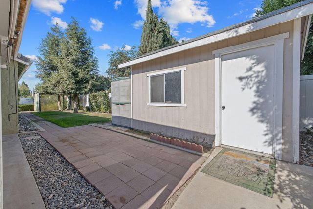 2434 W Buena Vista Avenue, Visalia, CA 93291