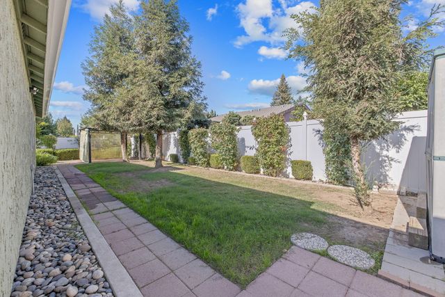 2434 W Buena Vista Avenue, Visalia, CA 93291