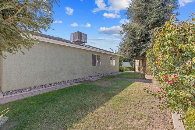 2434 W Buena Vista Avenue, Visalia, CA 93291