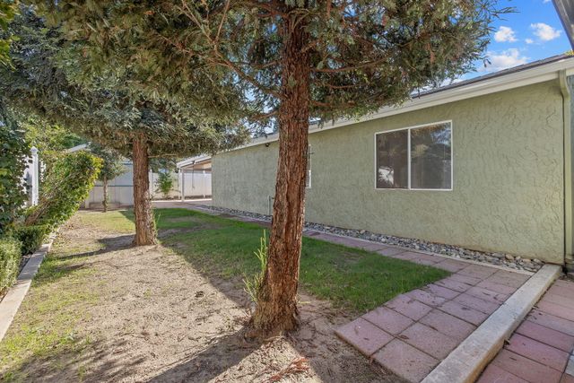 2434 W Buena Vista Avenue, Visalia, CA 93291