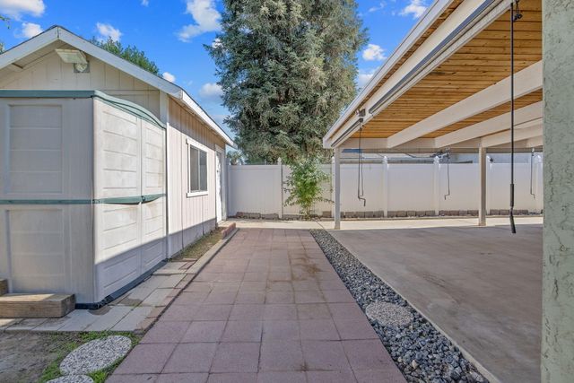 2434 W Buena Vista Avenue, Visalia, CA 93291