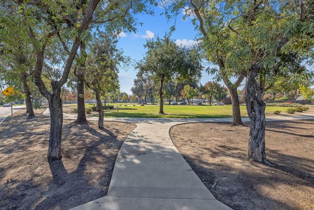 2434 W Buena Vista Avenue, Visalia, CA 93291