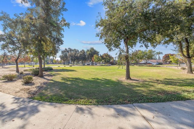 2434 W Buena Vista Avenue, Visalia, CA 93291