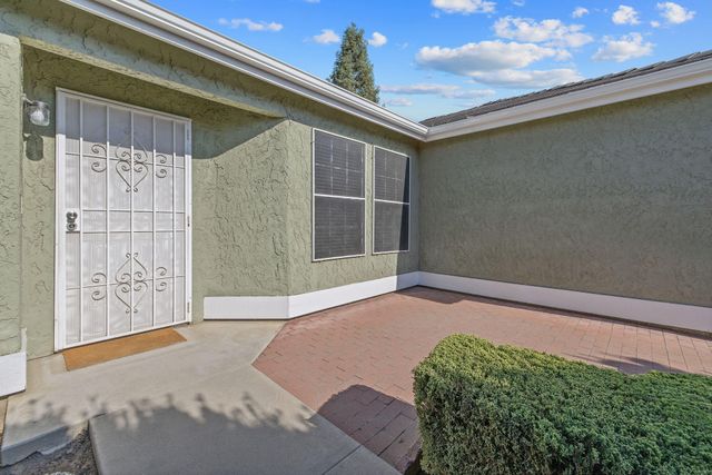 2434 W Buena Vista Avenue, Visalia, CA 93291