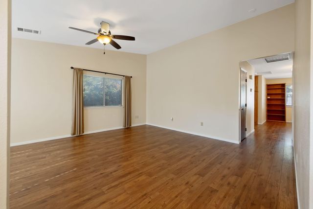 2434 W Buena Vista Avenue, Visalia, CA 93291