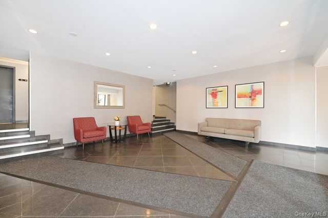 4 Birchwood Court 1O, Mineola, NY 11501