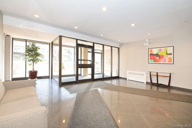 4 Birchwood Court 1O, Mineola, NY 11501