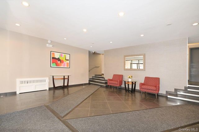 4 Birchwood Court 1O, Mineola, NY 11501