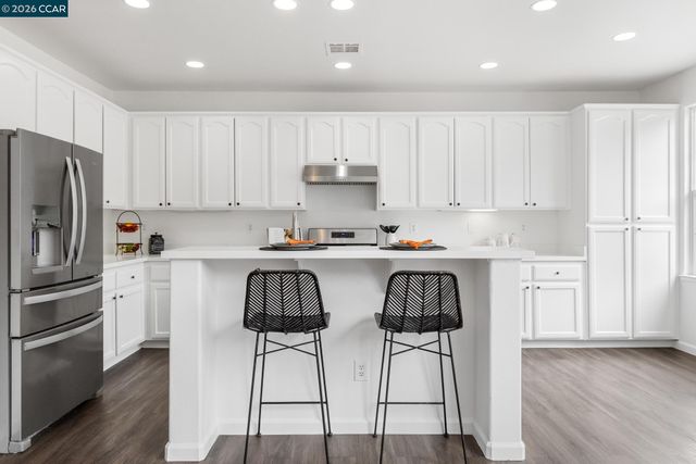 5700 Oakmont Dr, Richmond, CA 94806