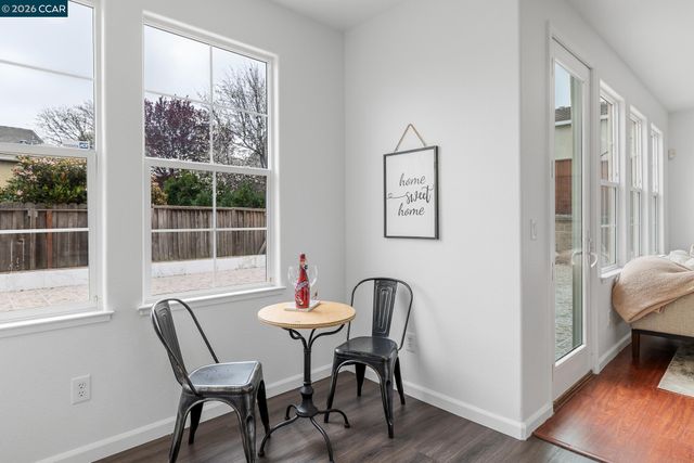 5700 Oakmont Dr, Richmond, CA 94806