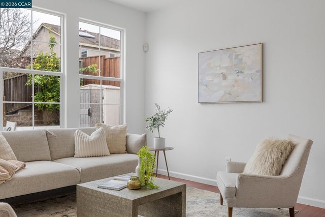 5700 Oakmont Dr, Richmond, CA 94806