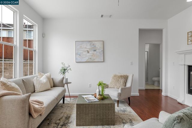 5700 Oakmont Dr, Richmond, CA 94806