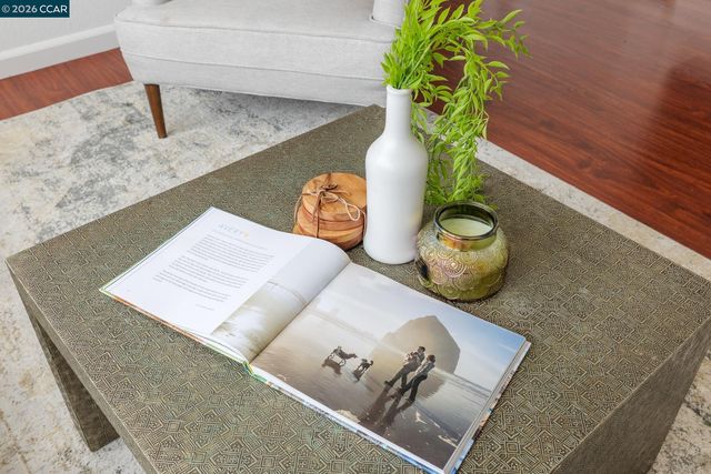 5700 Oakmont Dr, Richmond, CA 94806