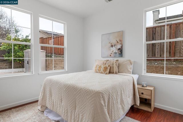 5700 Oakmont Dr, Richmond, CA 94806