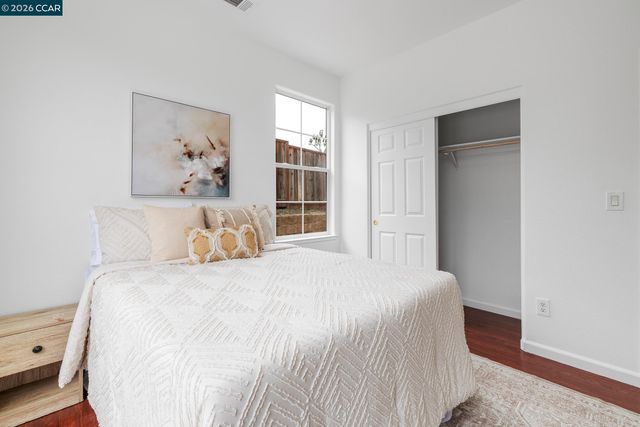 5700 Oakmont Dr, Richmond, CA 94806