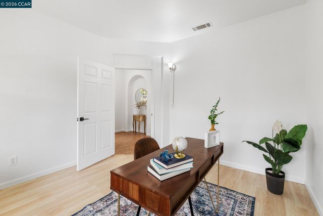 5700 Oakmont Dr, Richmond, CA 94806