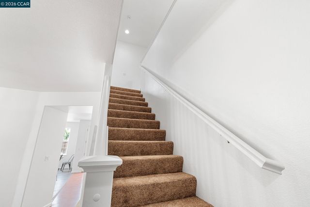 5700 Oakmont Dr, Richmond, CA 94806