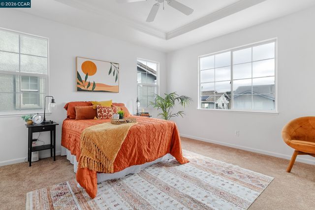 5700 Oakmont Dr, Richmond, CA 94806