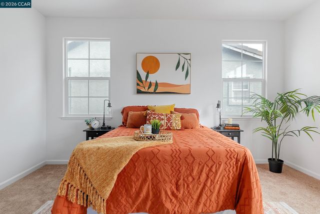 5700 Oakmont Dr, Richmond, CA 94806