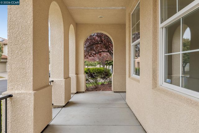 5700 Oakmont Dr, Richmond, CA 94806