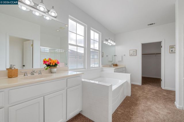 5700 Oakmont Dr, Richmond, CA 94806