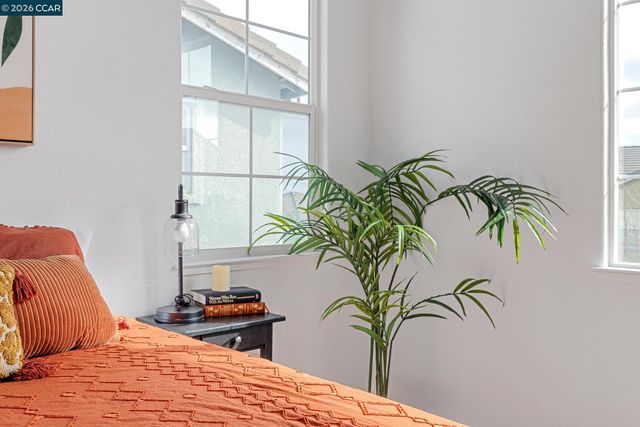 5700 Oakmont Dr, Richmond, CA 94806