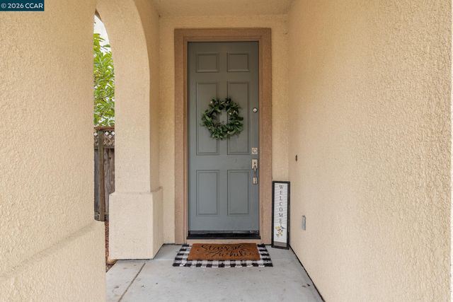 5700 Oakmont Dr, Richmond, CA 94806