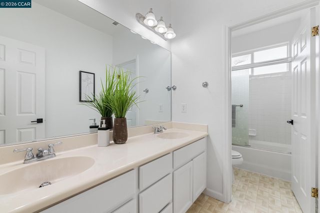 5700 Oakmont Dr, Richmond, CA 94806