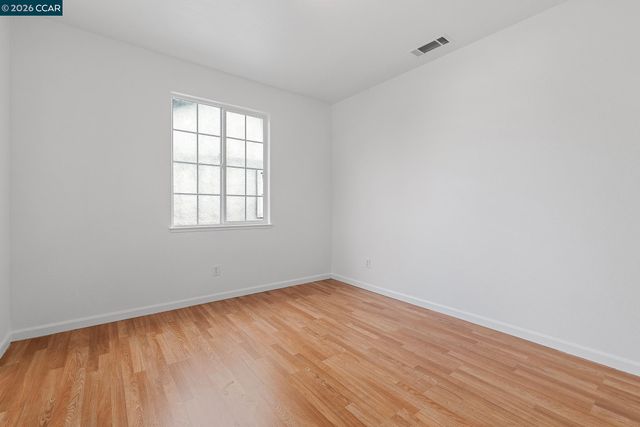 5700 Oakmont Dr, Richmond, CA 94806