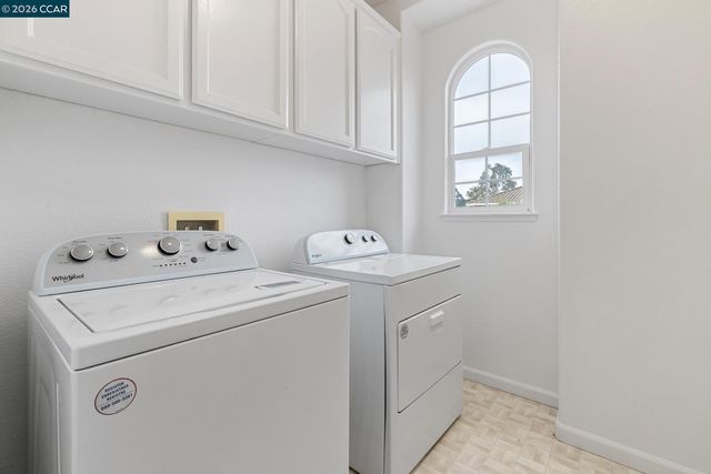 5700 Oakmont Dr, Richmond, CA 94806