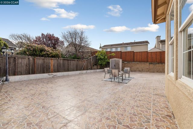 5700 Oakmont Dr, Richmond, CA 94806