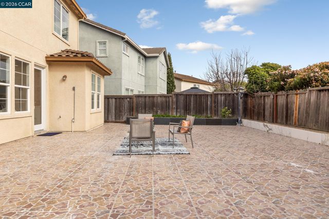 5700 Oakmont Dr, Richmond, CA 94806