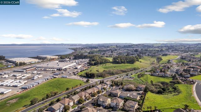 5700 Oakmont Dr, Richmond, CA 94806