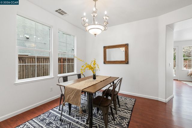 5700 Oakmont Dr, Richmond, CA 94806