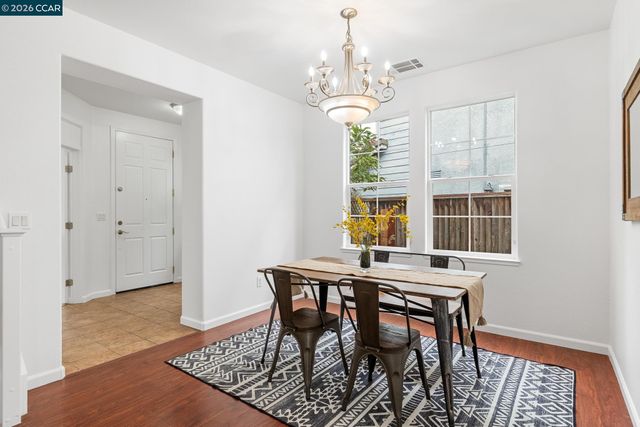 5700 Oakmont Dr, Richmond, CA 94806